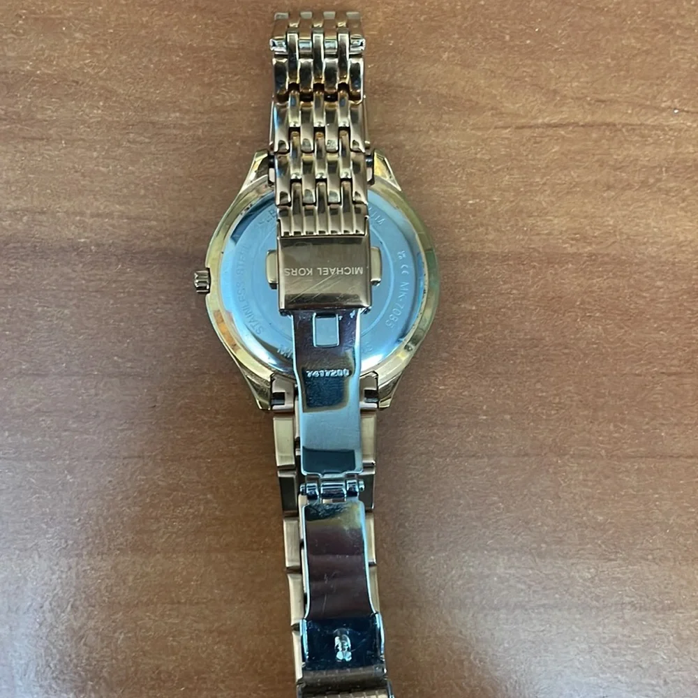 Michael Kors Rose Gold Watch - Picture 2 of 7